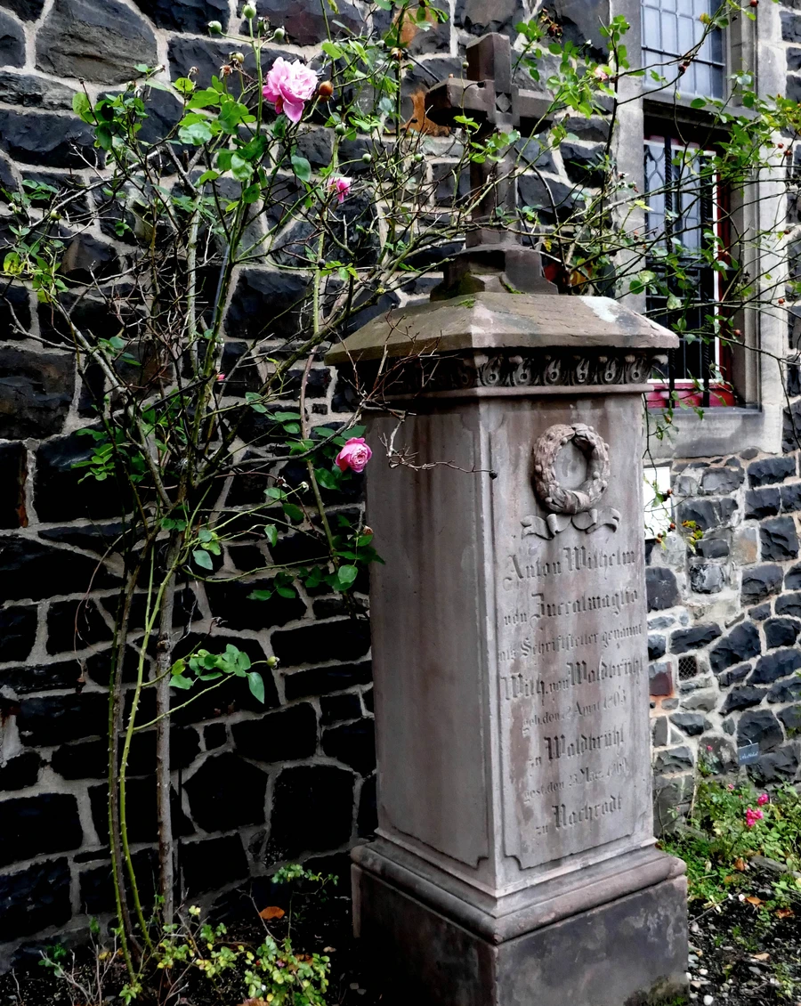 Grabstein Zuccalmaglio Foto Reinhard Kirste.jpg